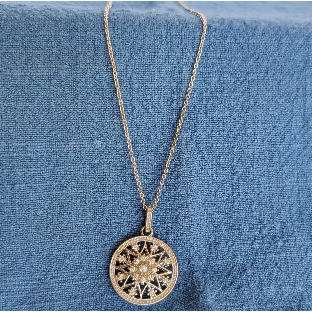Avon Snowflake Star Round Silver Tone & Crystals Pendant Necklace 16"